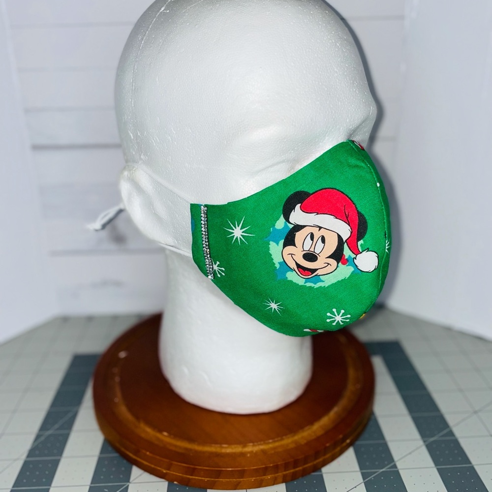 Disney Mickey Minnie Mouse face mask Christmas wreath
